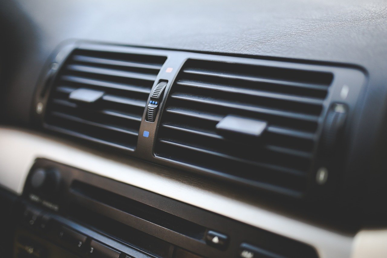 Dezynfekcja systemów klimatyzacji samochodu