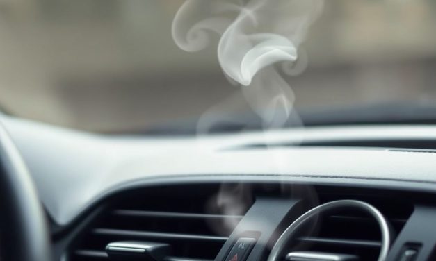 Słodki zapach w samochodzie – kiedy oznacza wyciek płynu chłodniczego i co sprawdzić